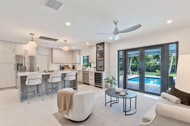 8360 SW 148th Dr, Palmetto Bay, FL 33158