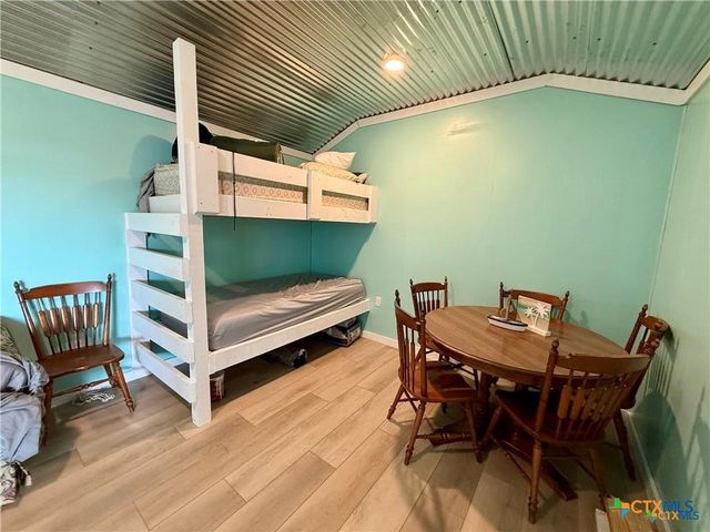 1012 W Broadway Avenue, Seadrift, TX 77983