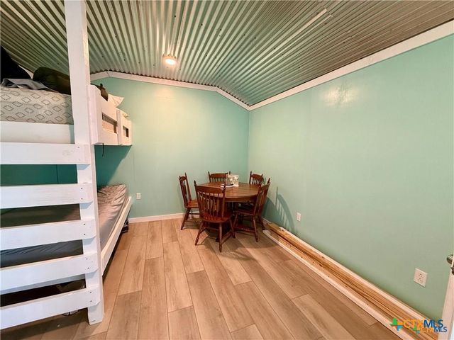 1012 W Broadway Avenue, Seadrift, TX 77983