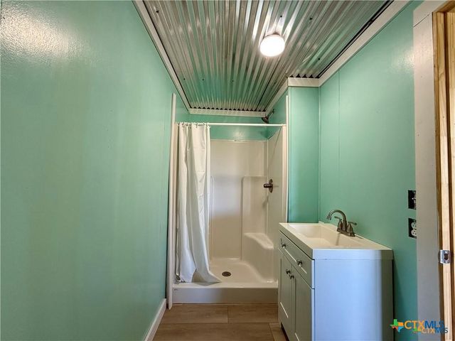 1012 W Broadway Avenue, Seadrift, TX 77983