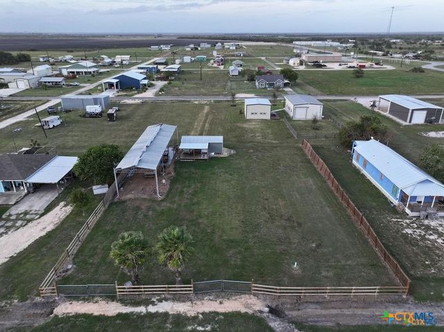 1012 W Broadway Avenue, Seadrift, TX 77983