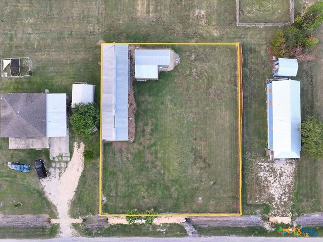 1012 W Broadway Avenue, Seadrift, TX 77983