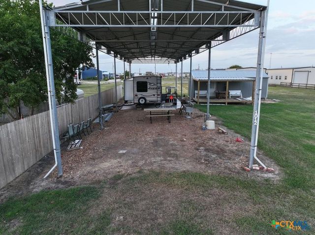 1012 W Broadway Avenue, Seadrift, TX 77983