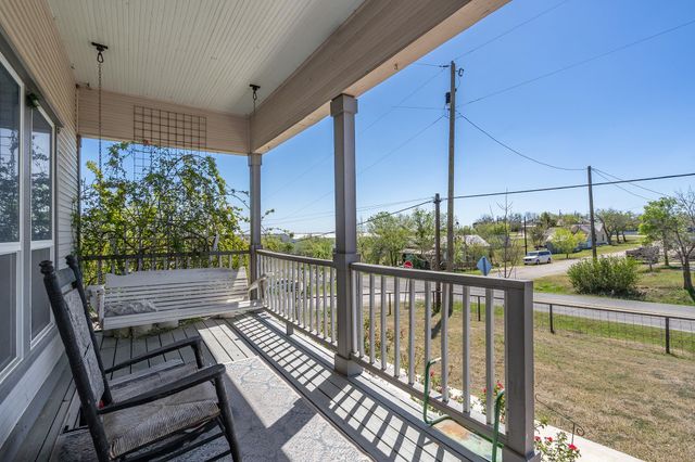 300 Herrin ST, Coupland, TX 78615