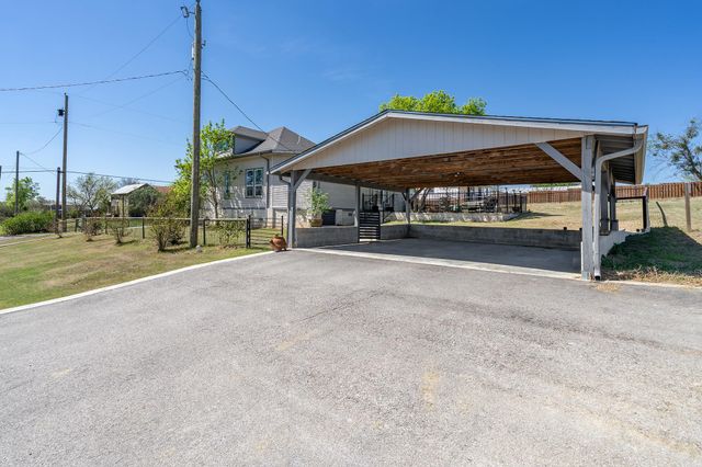 300 Herrin ST, Coupland, TX 78615