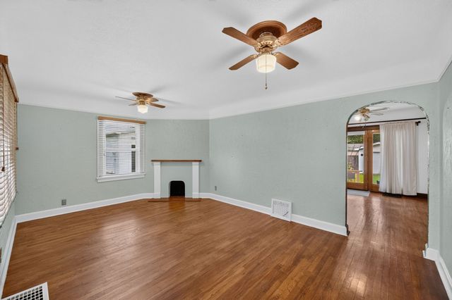 1006 Johnson Street, Des Moines, IA 50315