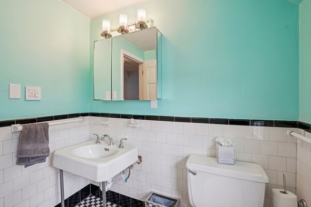 2 Saxon Rd, Worcester, MA 01602