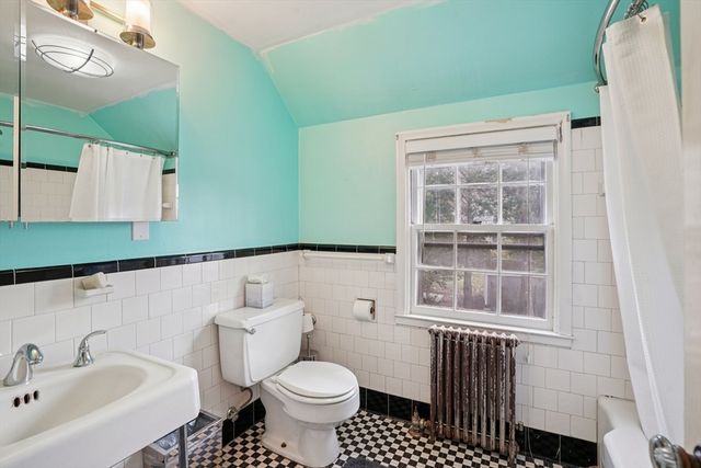 2 Saxon Rd, Worcester, MA 01602