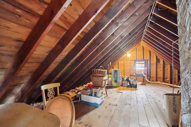 2 Saxon Rd, Worcester, MA 01602