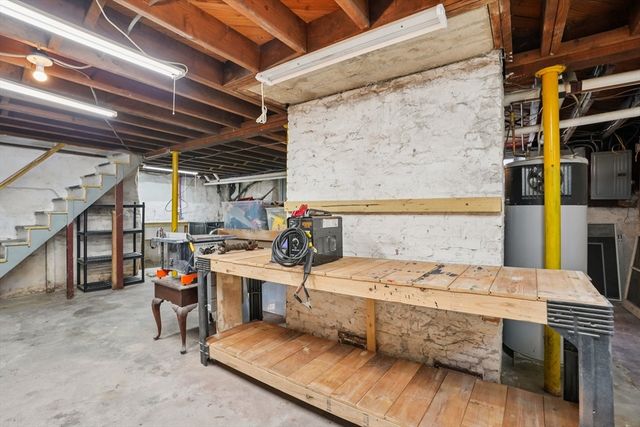 2 Saxon Rd, Worcester, MA 01602