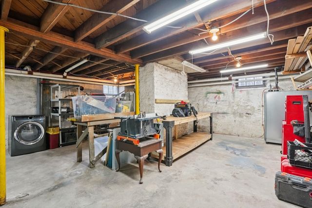 2 Saxon Rd, Worcester, MA 01602