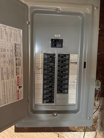 2 Saxon Rd, Worcester, MA 01602