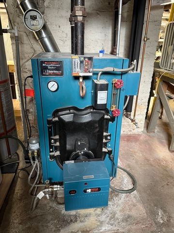 2 Saxon Rd, Worcester, MA 01602