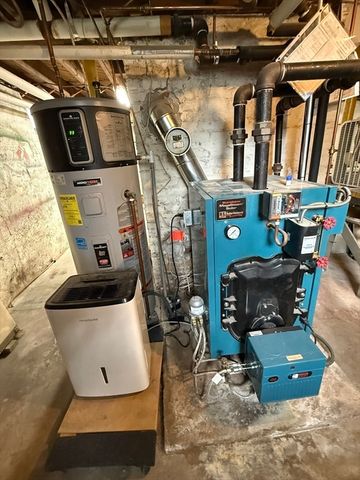 2 Saxon Rd, Worcester, MA 01602