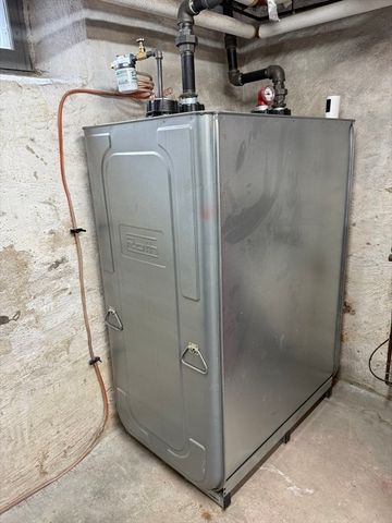 2 Saxon Rd, Worcester, MA 01602