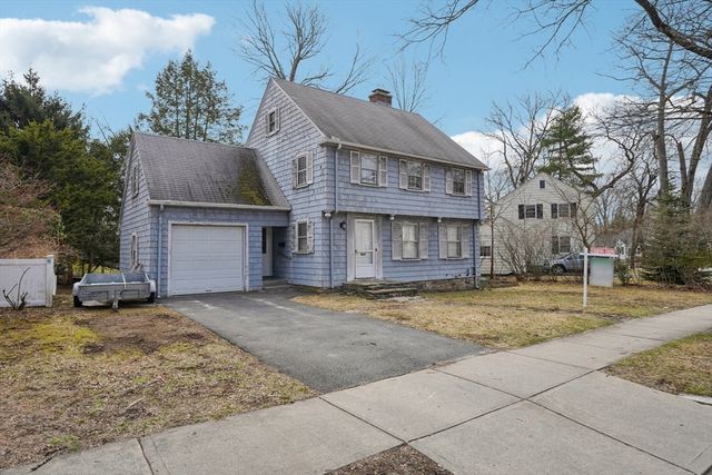 2 Saxon Rd, Worcester, MA 01602