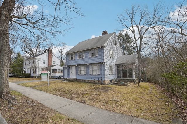 2 Saxon Rd, Worcester, MA 01602