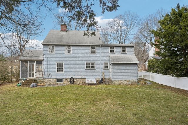 2 Saxon Rd, Worcester, MA 01602