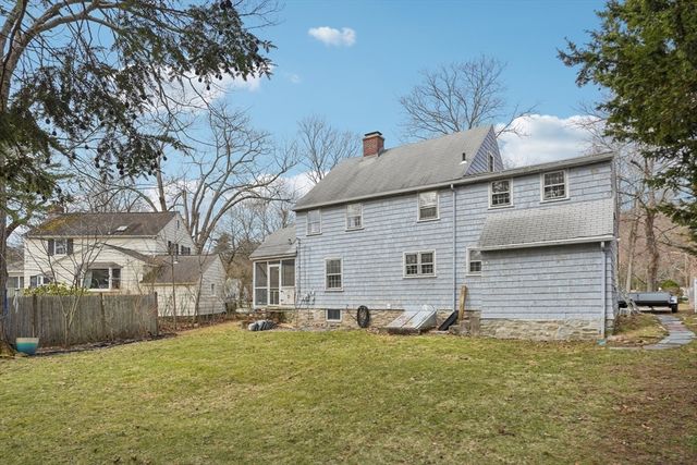 2 Saxon Rd, Worcester, MA 01602