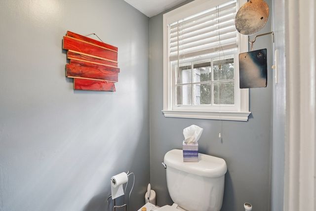 2 Saxon Rd, Worcester, MA 01602