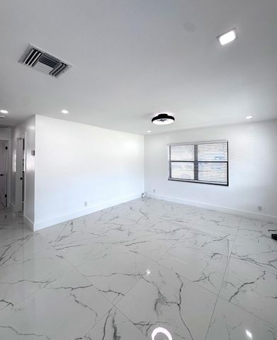 835 Andrew Redding Road 1, Lantana, FL 33462