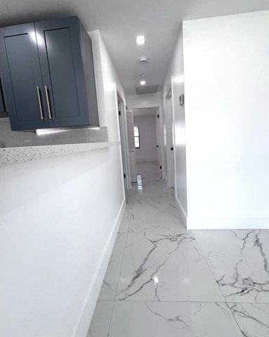 835 Andrew Redding Road 1, Lantana, FL 33462