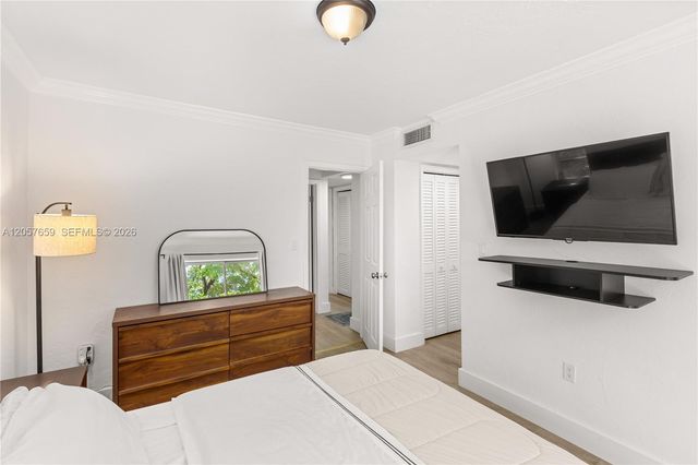 1650 S Le Jeune Road 105, Coral Gables, FL 33134