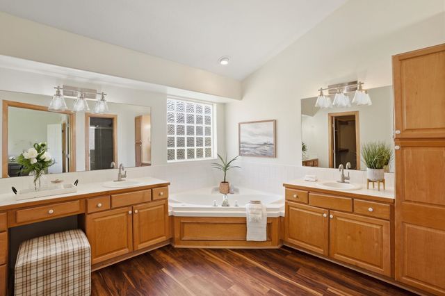 1414 Clubhouse Ct, Andover, KS 67002