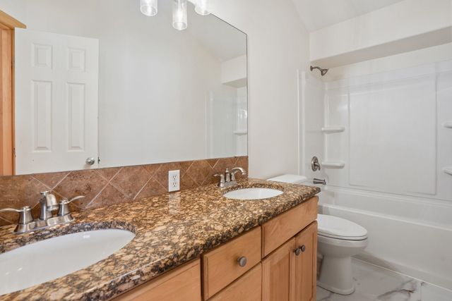 1414 Clubhouse Ct, Andover, KS 67002