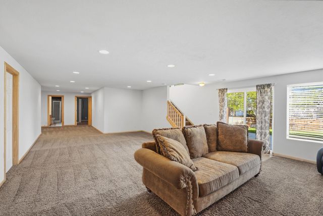 1414 Clubhouse Ct, Andover, KS 67002