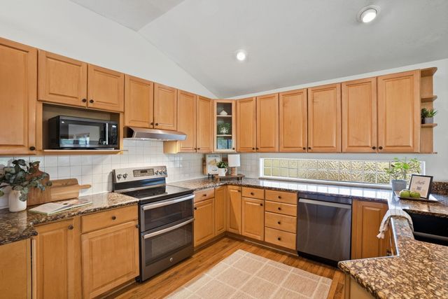 1414 Clubhouse Ct, Andover, KS 67002