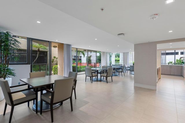 899 Jeffery Street 201, Boca Raton, FL 33487