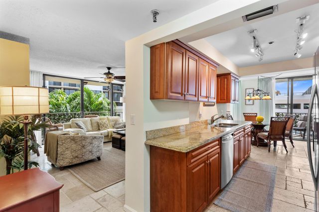 899 Jeffery Street 201, Boca Raton, FL 33487