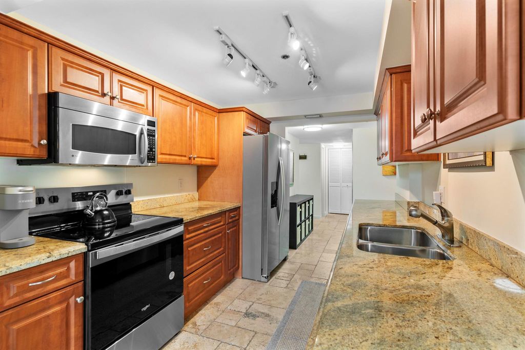 899 Jeffery Street 201, Boca Raton, FL 33487
