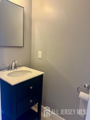 7 Heritage Square, Sayreville, NJ 08872