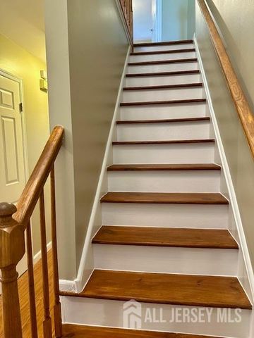 7 Heritage Square, Sayreville, NJ 08872