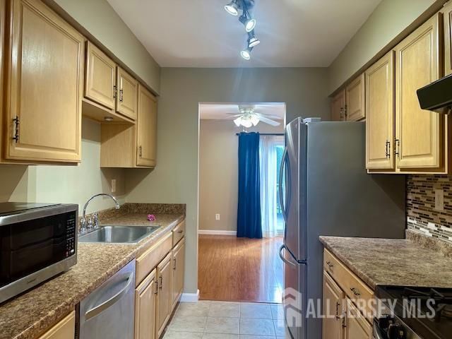 7 Heritage Square, Sayreville, NJ 08872