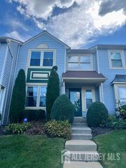 7 Heritage Square, Sayreville, NJ 08872