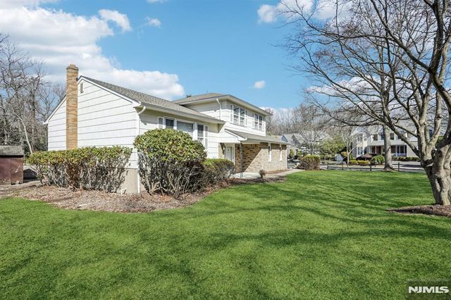 2 Eisenhower Road, Closter, NJ 07624