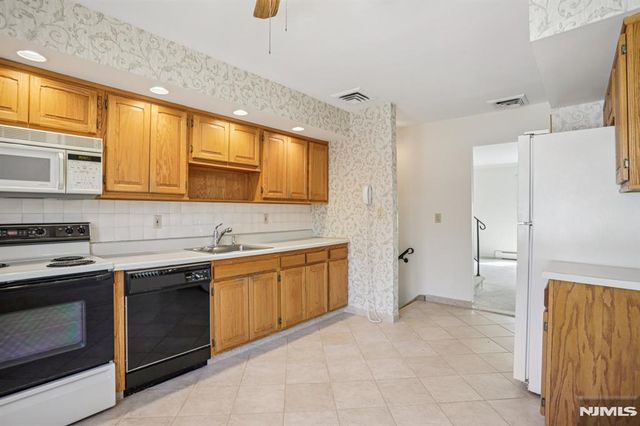 2 Eisenhower Road, Closter, NJ 07624