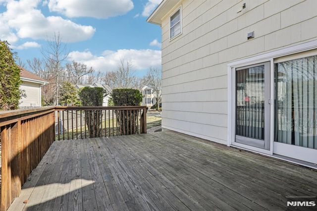 2 Eisenhower Road, Closter, NJ 07624