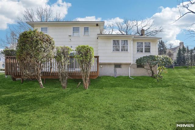 2 Eisenhower Road, Closter, NJ 07624