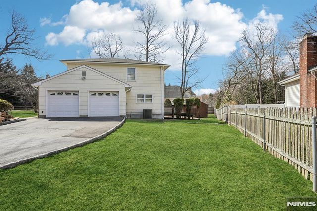 2 Eisenhower Road, Closter, NJ 07624