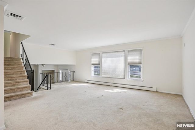 2 Eisenhower Road, Closter, NJ 07624