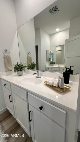 2045 E MICHIGAN Avenue 2, Phoenix, AZ 85022