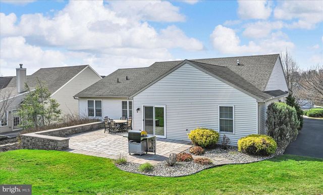 858 WATER EDGE CT, Lebanon, PA 17046