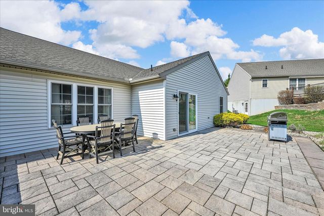 858 WATER EDGE CT, Lebanon, PA 17046