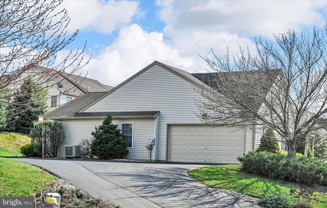 858 WATER EDGE CT, Lebanon, PA 17046
