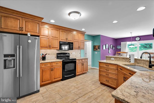 858 WATER EDGE CT, Lebanon, PA 17046