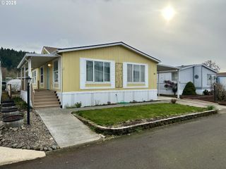 1200 E CENTRAL Ave Sp 38, Sutherlin, OR 97479